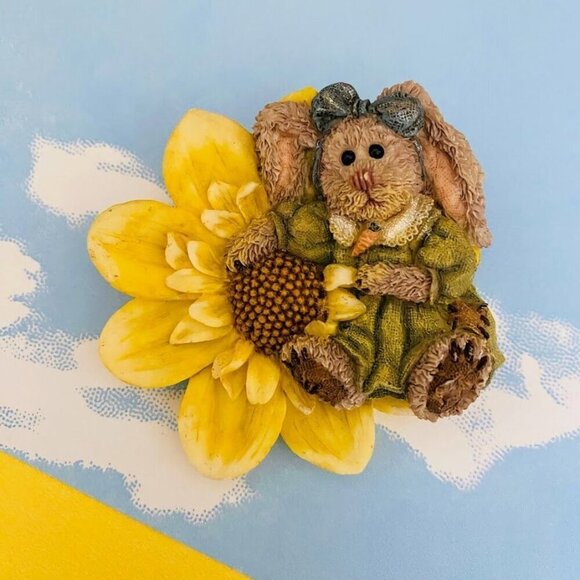 Boyds Bears Bunny Pin with Sunflower – Collectible Figurine Brooch - Picture 2 of 3